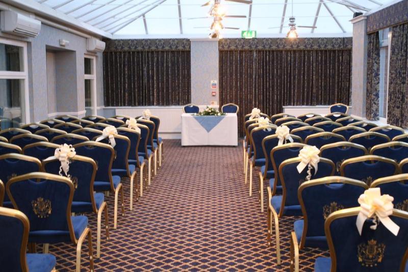 Carlton Park Hotel Rotherham Bagian luar foto