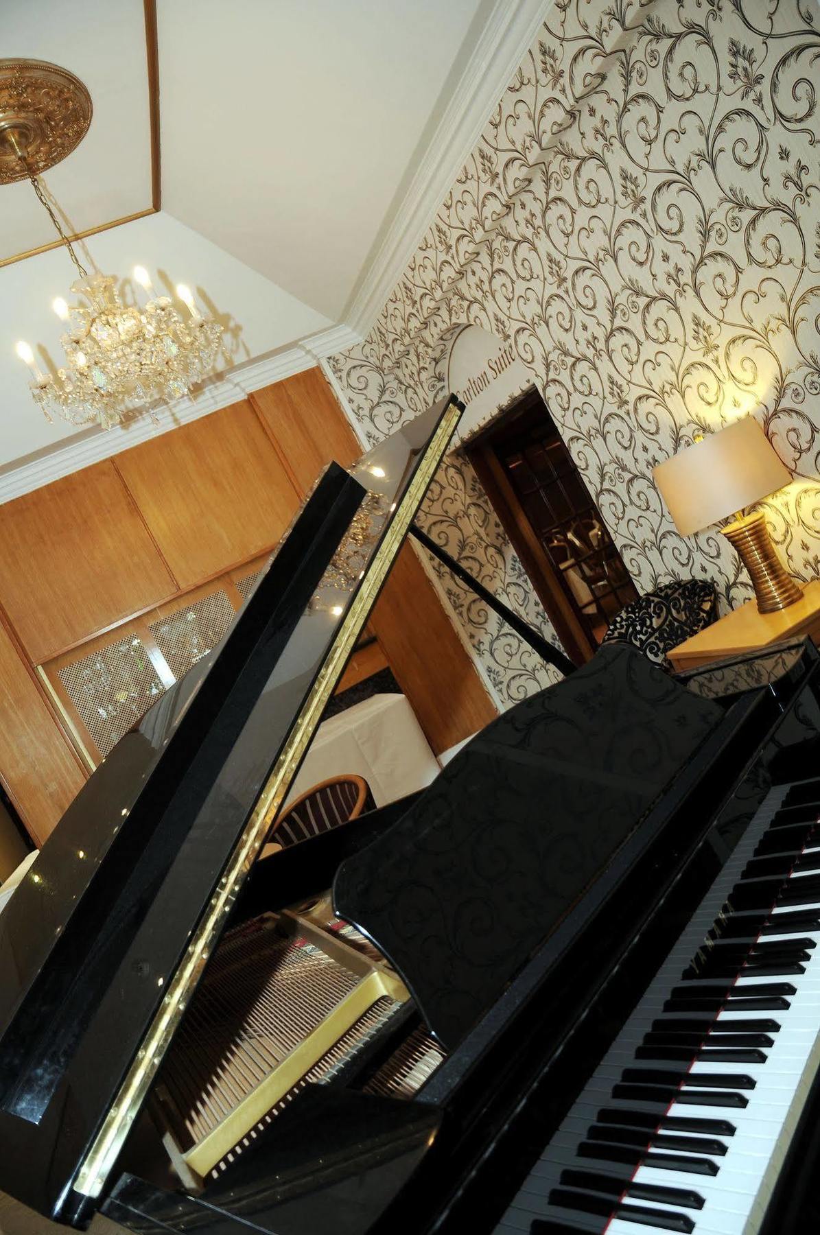 Carlton Park Hotel Rotherham Bagian luar foto