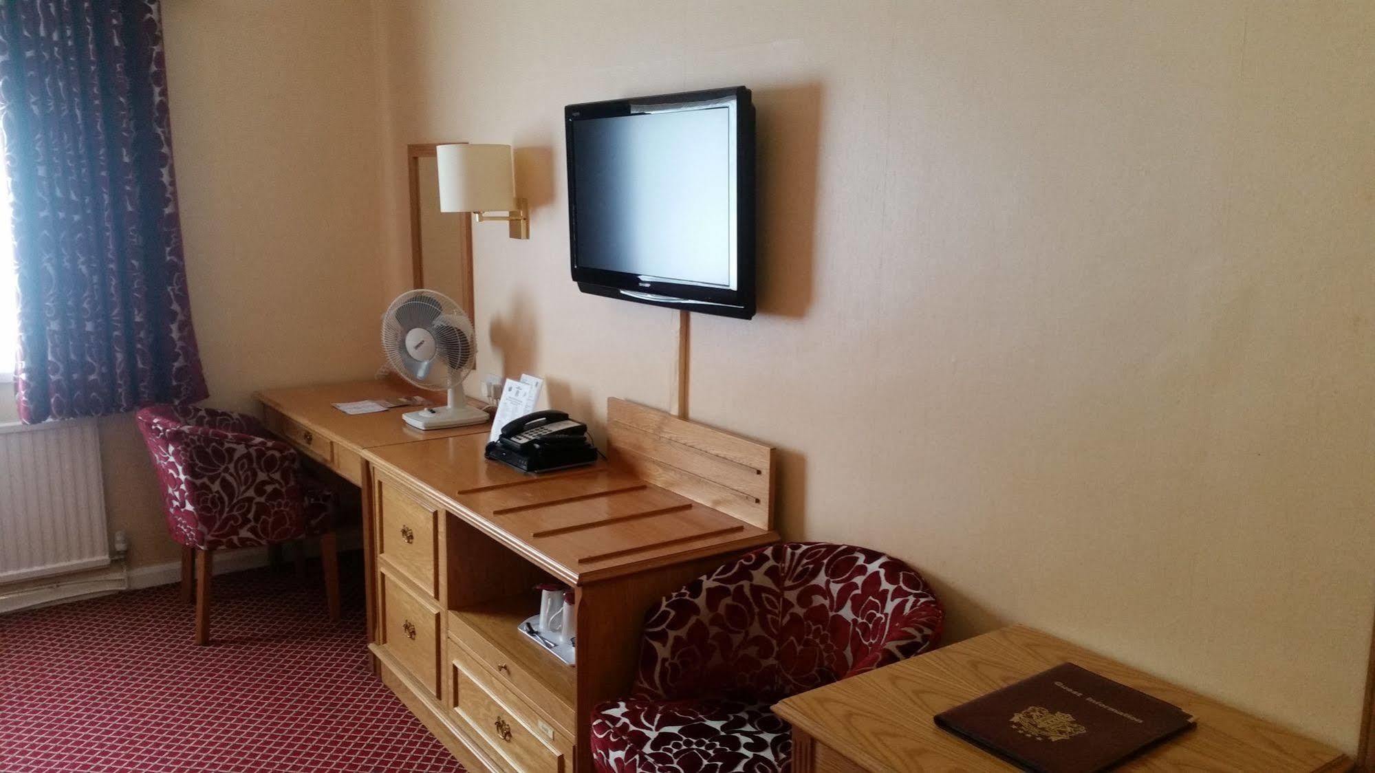 Carlton Park Hotel Rotherham Bagian luar foto