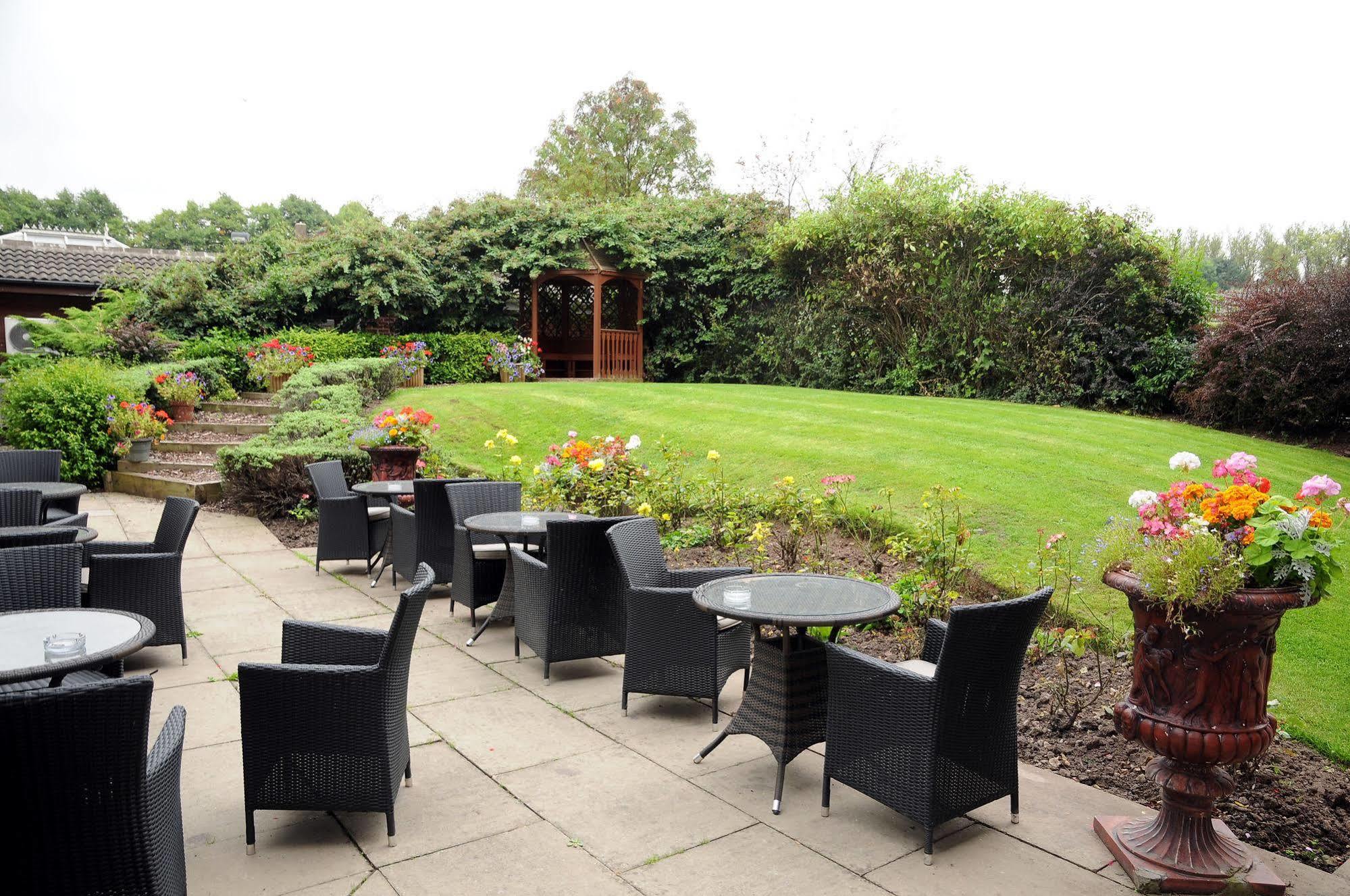 Carlton Park Hotel Rotherham Bagian luar foto